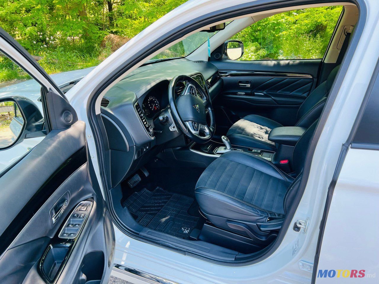 2019' Mitsubishi Outlander photo #5