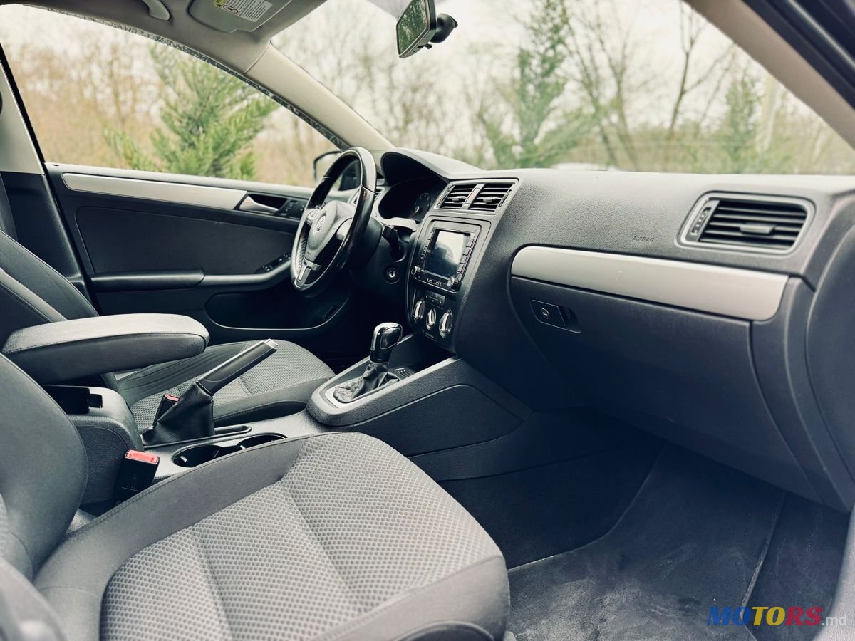 2014' Volkswagen Jetta photo #3