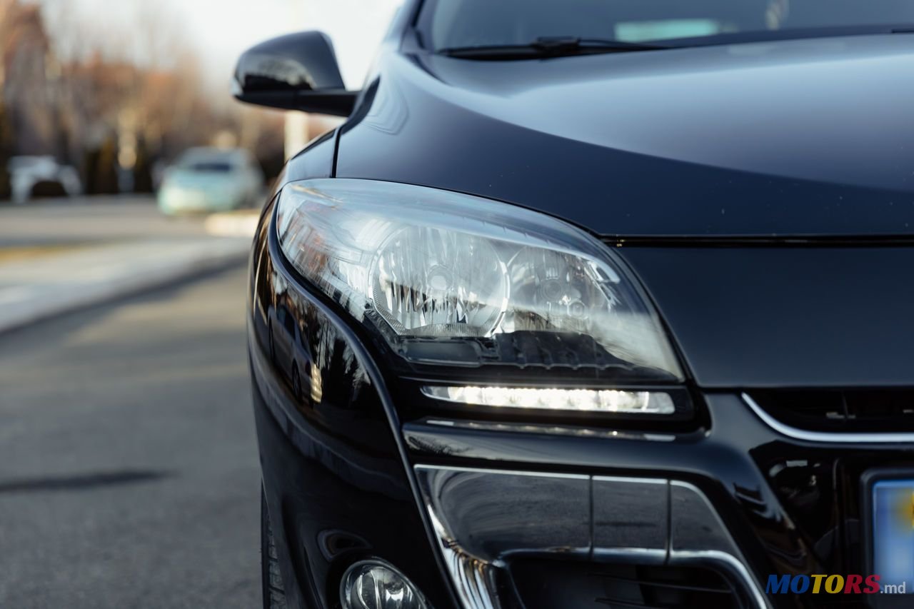 2012' Renault Megane photo #4