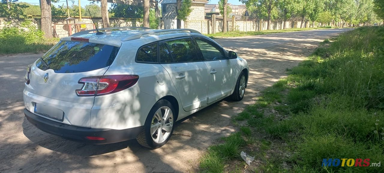 2012' Renault Megane photo #5