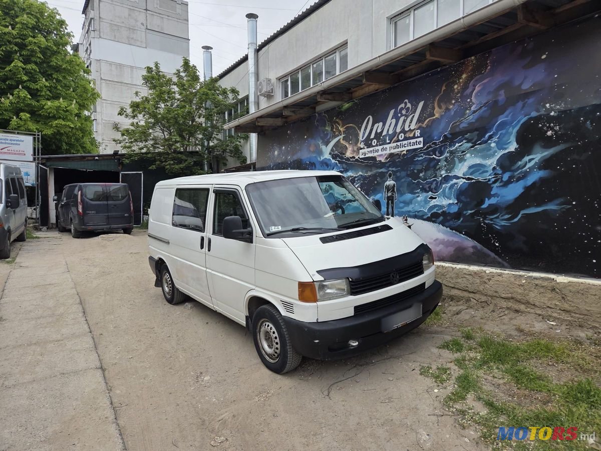 2002' Volkswagen Transporter photo #1