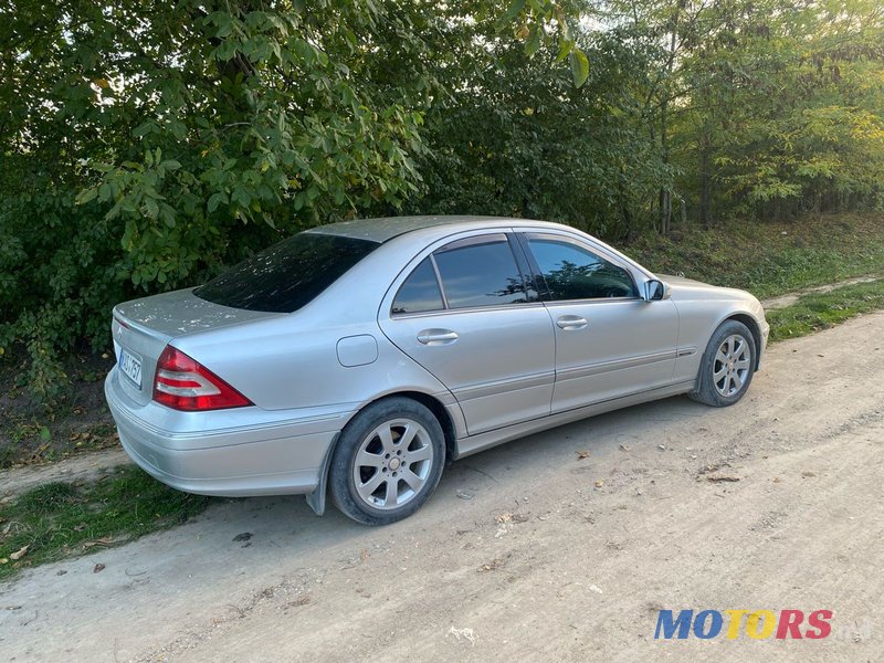 2004' Mercedes-Benz C Класс photo #3