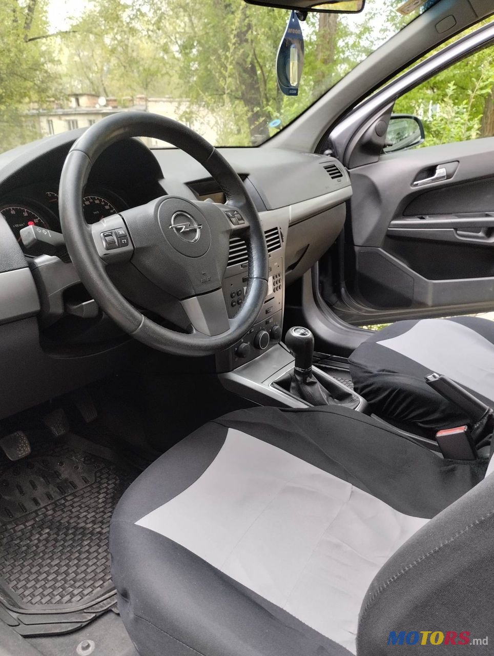 2006' Opel Astra photo #1