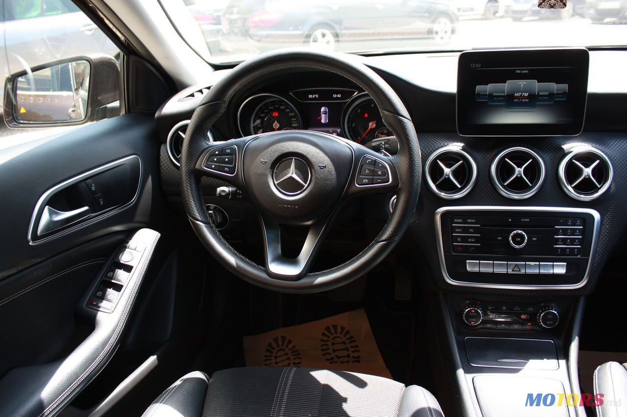 2017' Mercedes-Benz A Класс photo #4