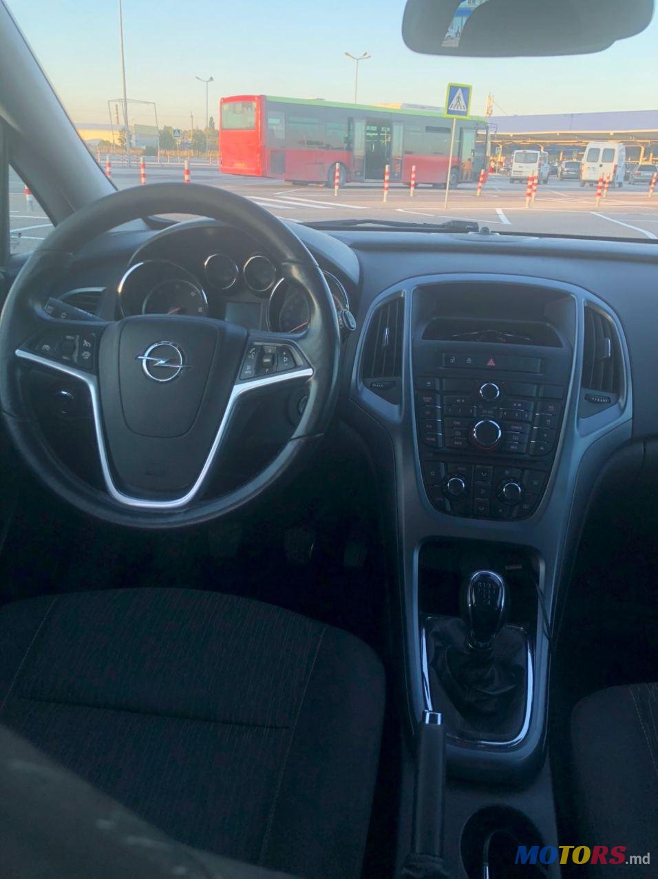 2013' Opel Astra photo #4