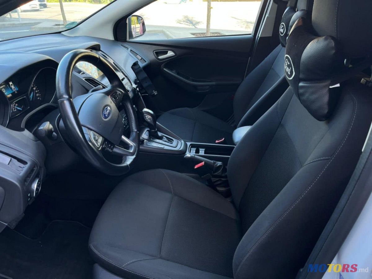 2017' Ford Focus photo #3