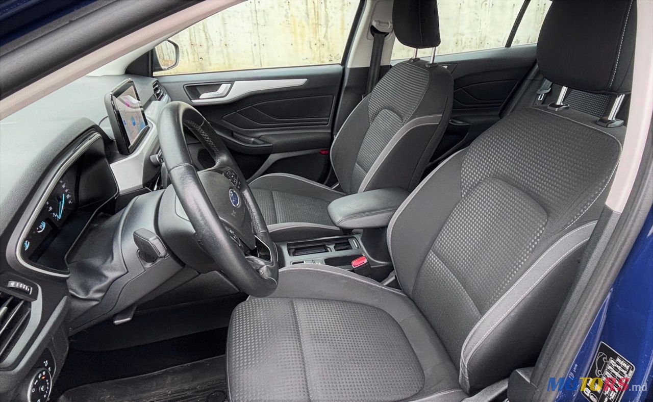2020' Ford Focus photo #5