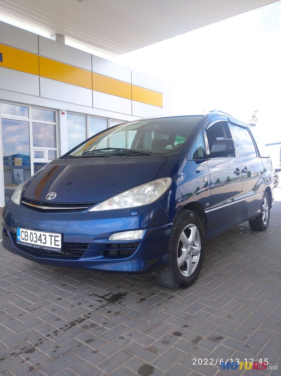 2003' Toyota Previa photo #1