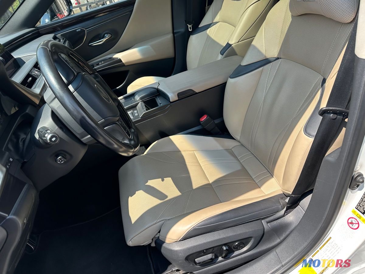 2018' Lexus Es Series photo #5