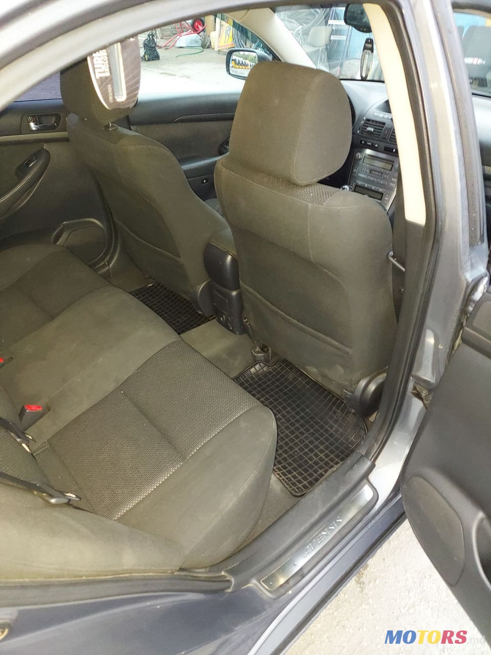 2003' Toyota Avensis photo #3