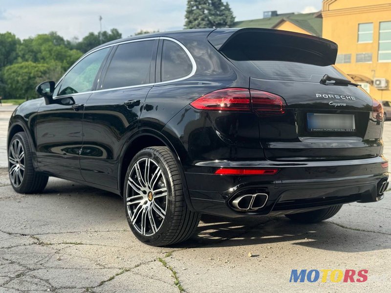 2016' Porsche Cayenne photo #2