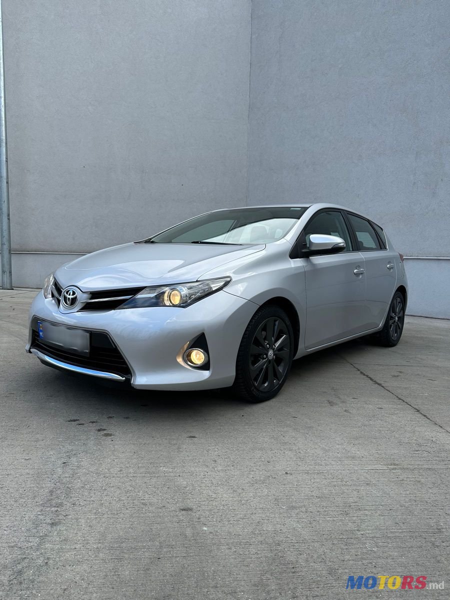 2014' Toyota Auris photo #3