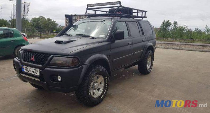 2003' Mitsubishi Pajero photo #1