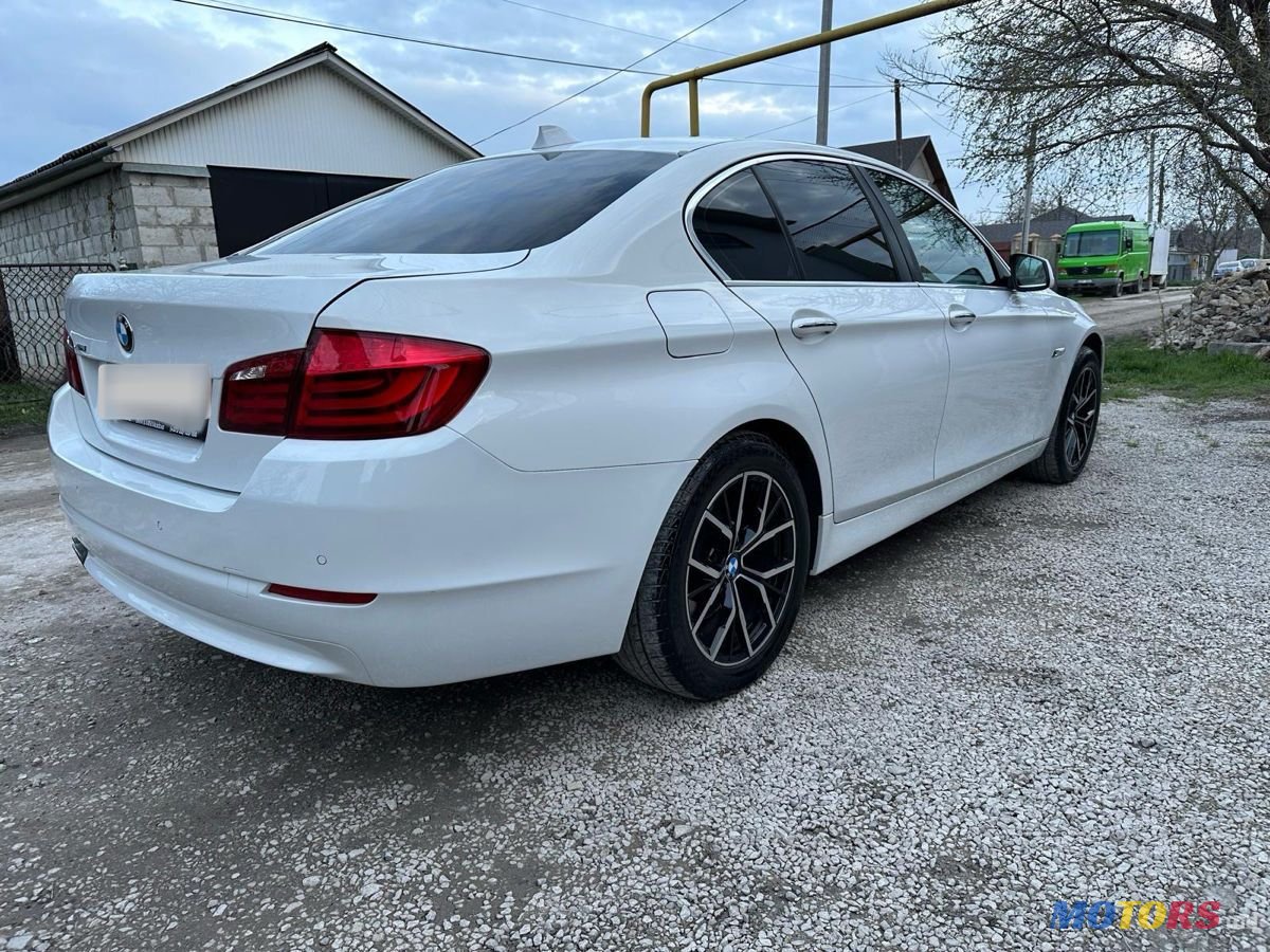 2012' BMW 5 Series photo #1
