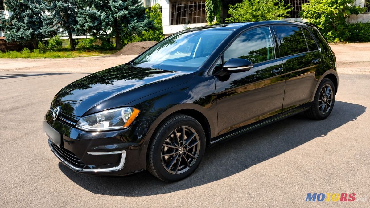 2015' Volkswagen Golf photo #1