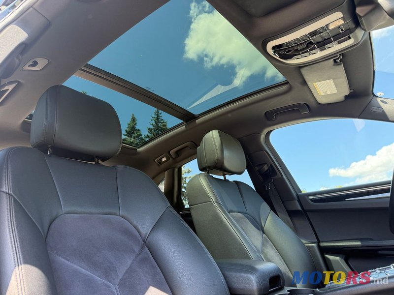 2020' Porsche Macan photo #6