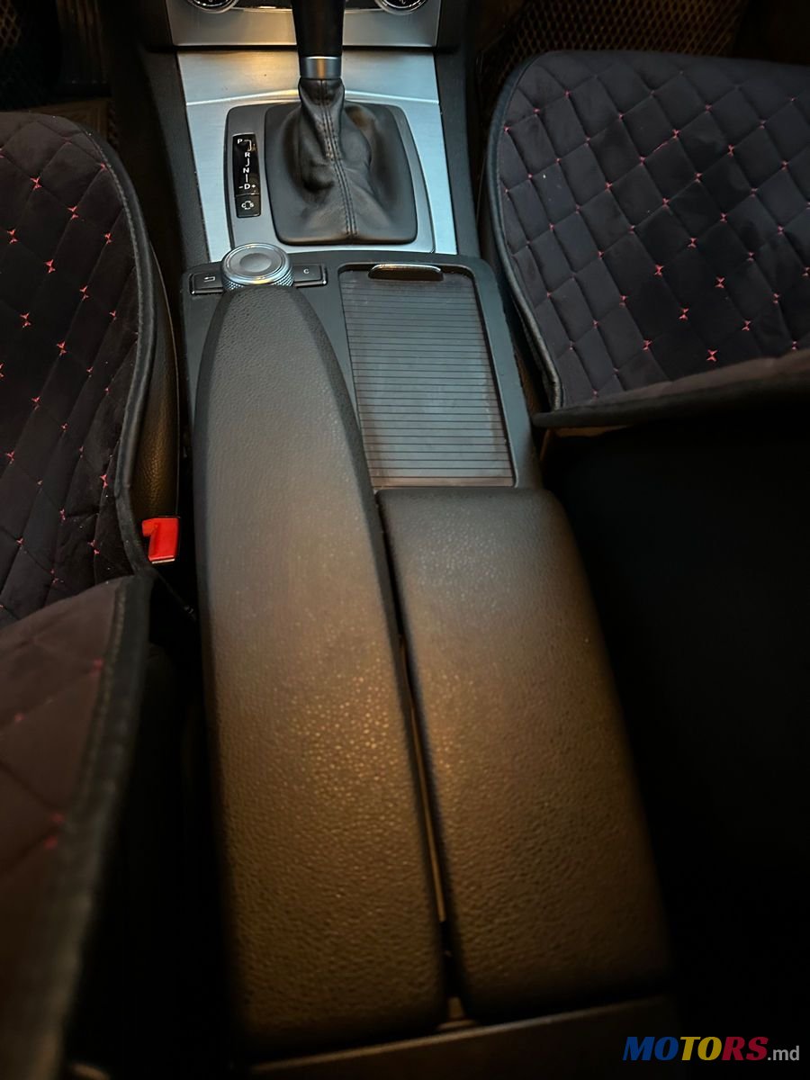 2011' Mercedes-Benz C-Class photo #5