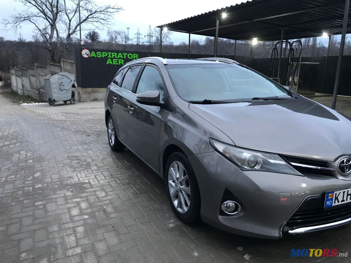 2015' Toyota Auris photo #2
