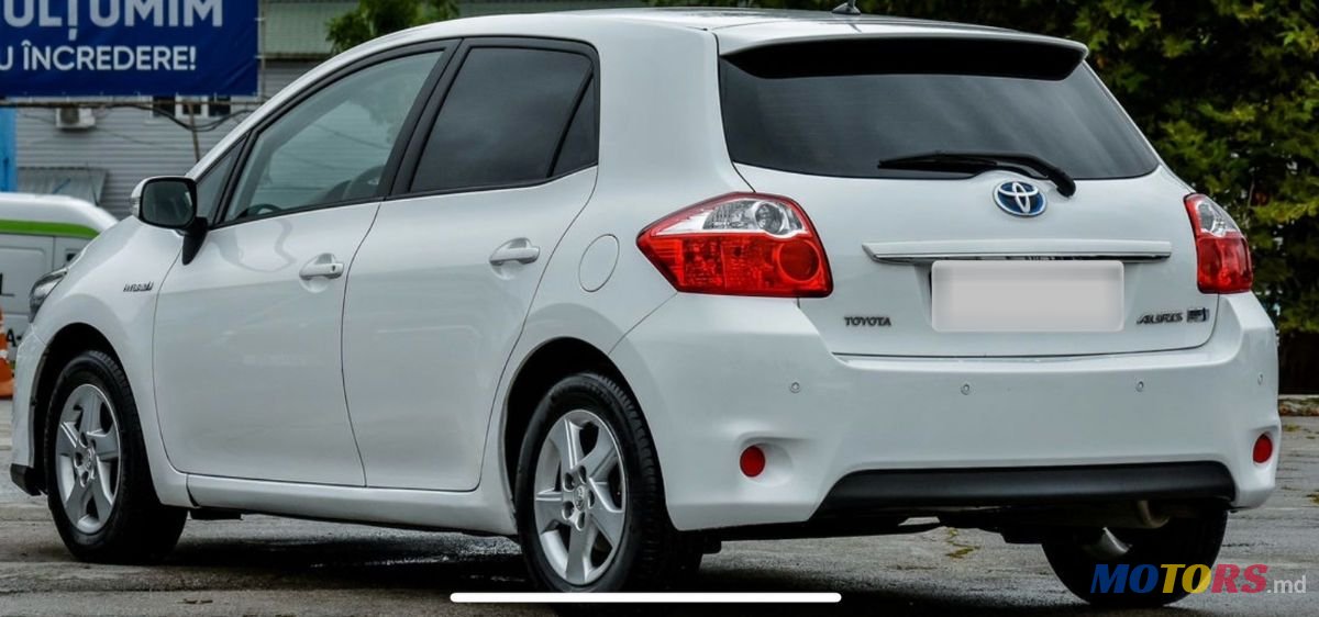 2012' Toyota Auris photo #2