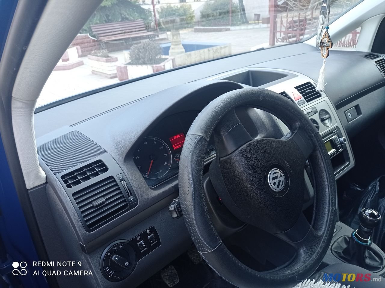 2009' Volkswagen Touran photo #3