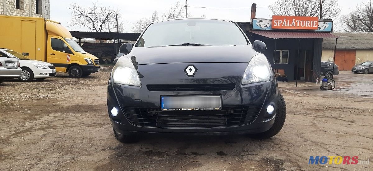 2011' Renault Grand Scenic photo #2