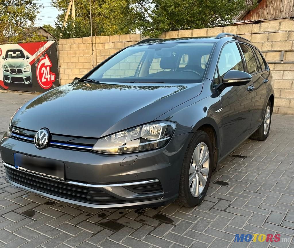 2019' Volkswagen Golf photo #2