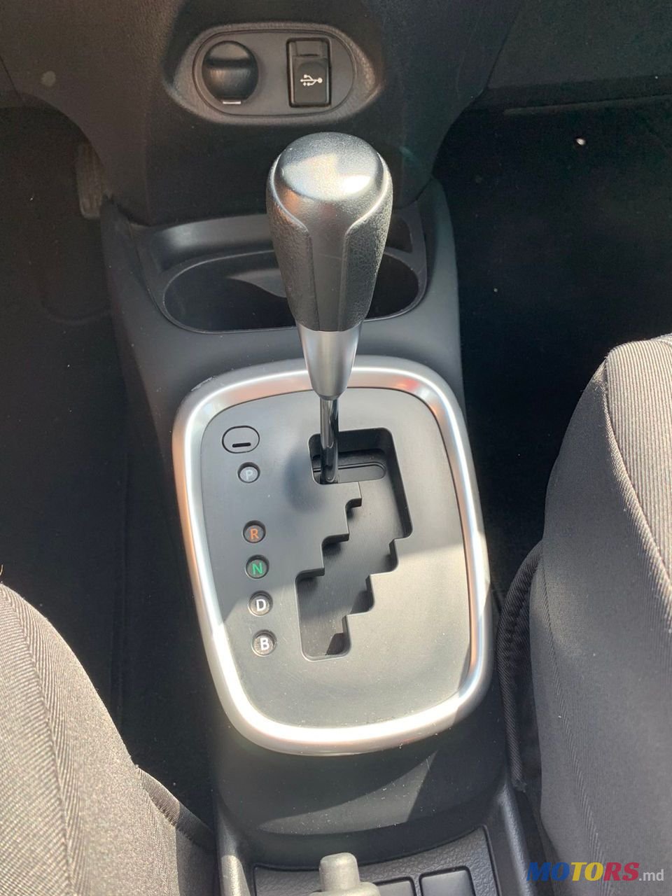 2016' Toyota Yaris photo #2