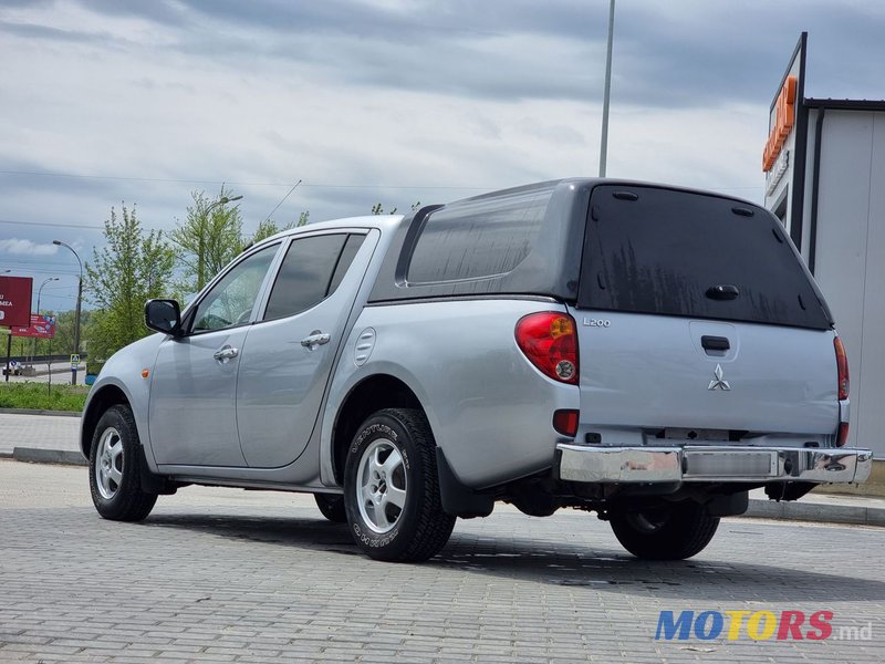 2007' Mitsubishi L Series photo #5