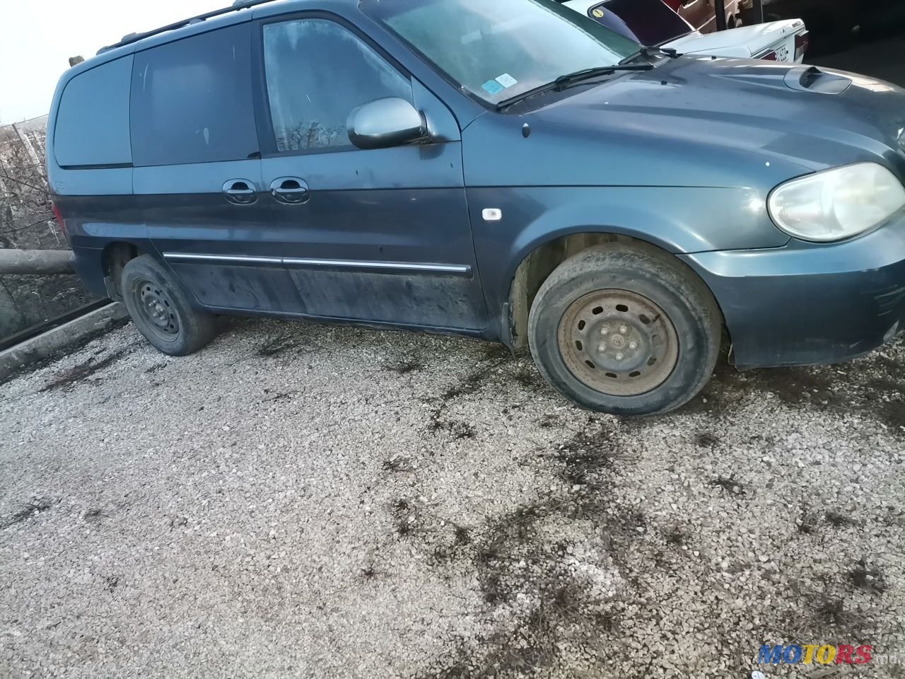 2002' Kia Carnival photo #2