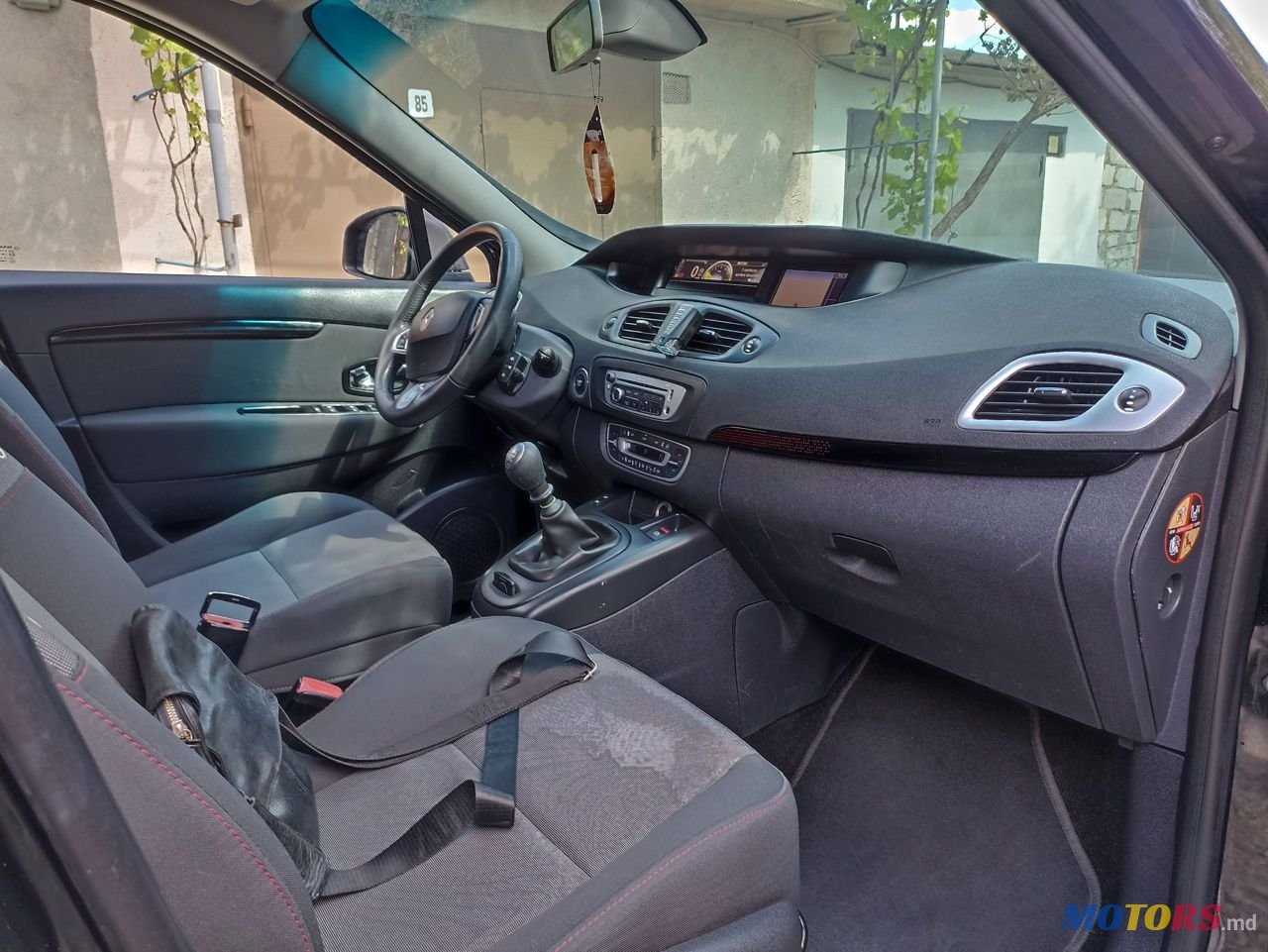 2012' Renault Scenic photo #3