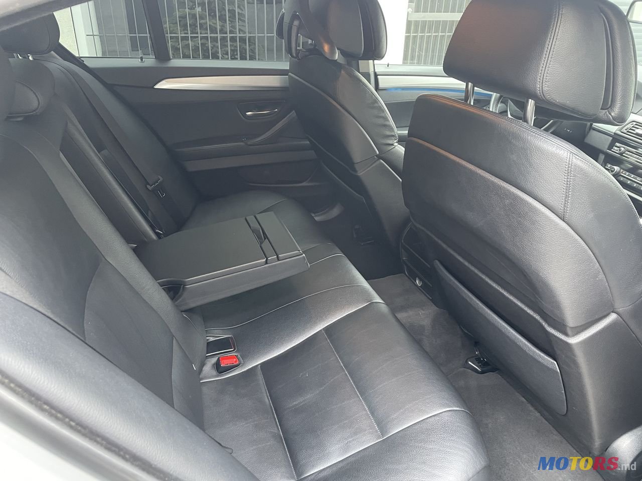 2010' BMW 5 Series photo #6