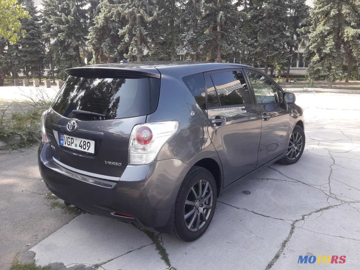 2009' Toyota Verso photo #2