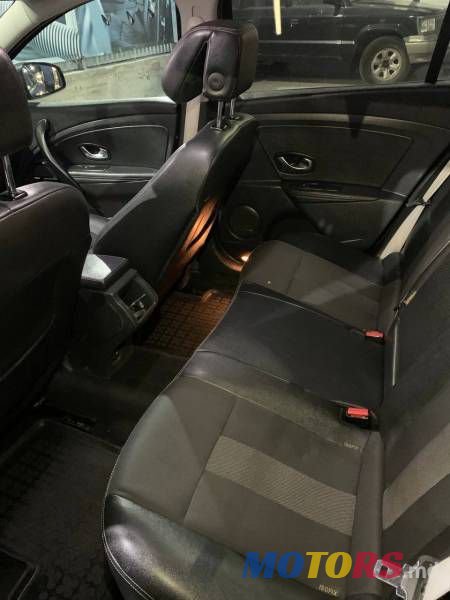 2011' Renault Megane photo #2