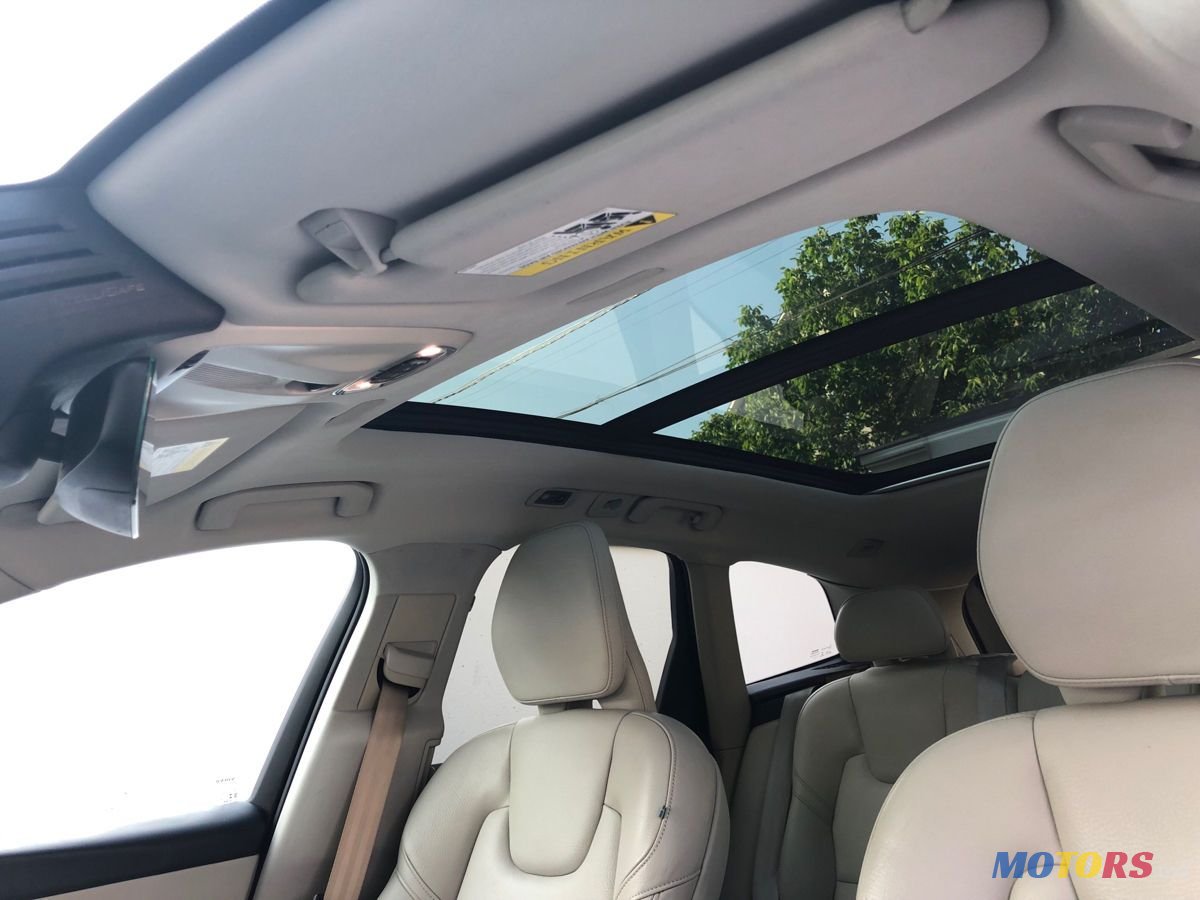 2019' Volvo XC60 photo #5