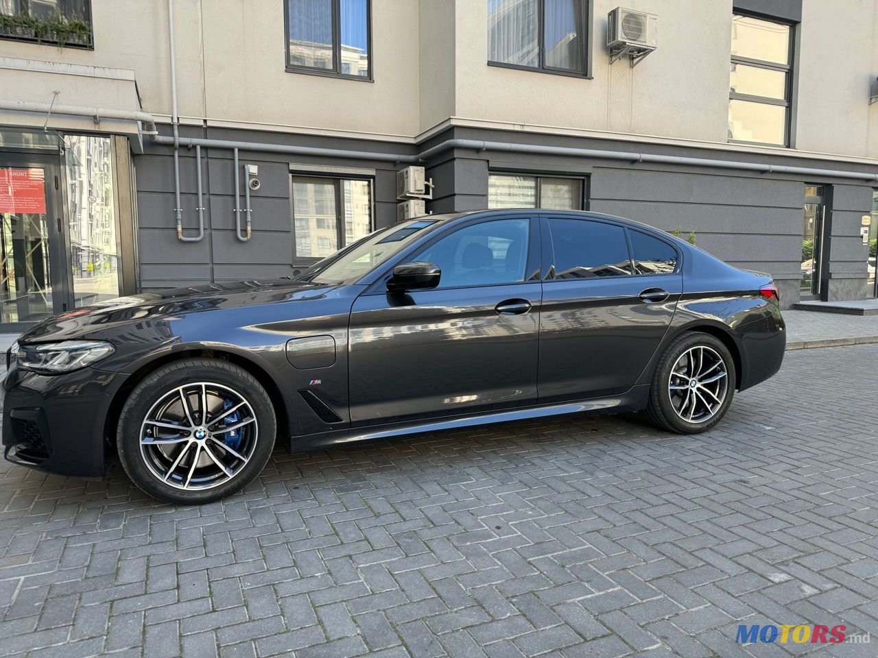 2020' BMW 5 Series photo #2