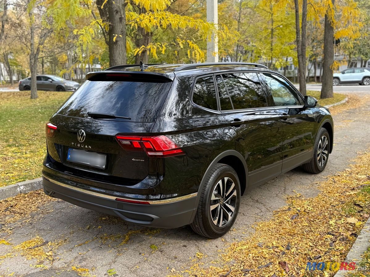 2024' Volkswagen Tiguan photo #3