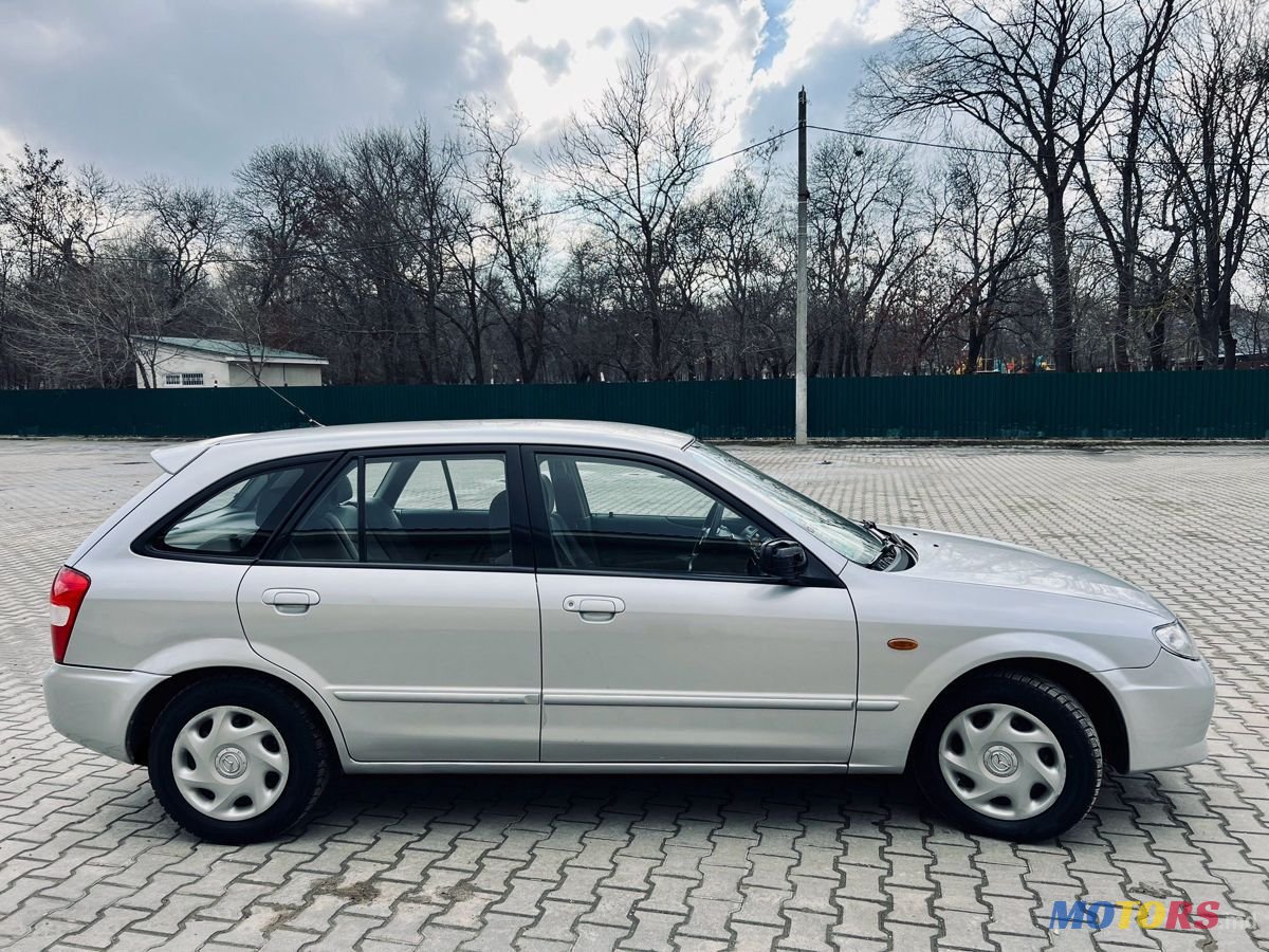 2001' Mazda 323 photo #5
