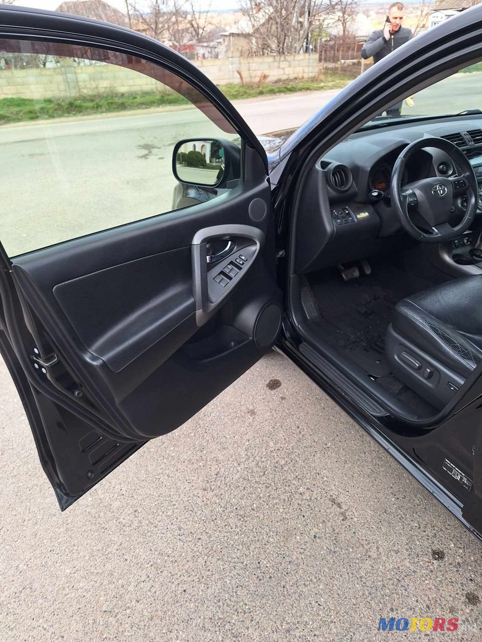 2011' Toyota RAV4 photo #3