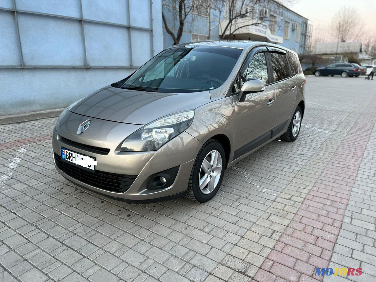 2009' Renault Grand Scenic photo #1