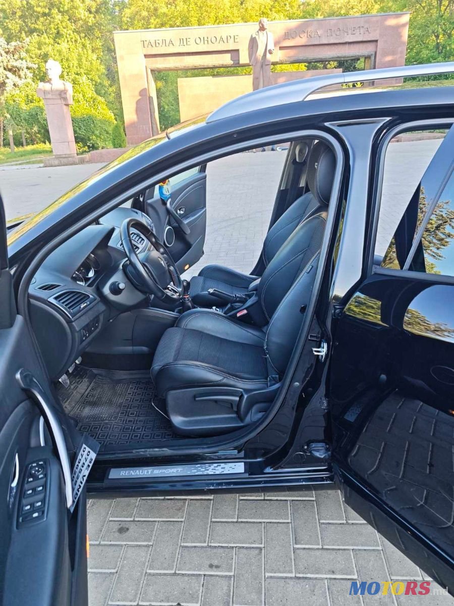 2012' Renault Megane photo #5