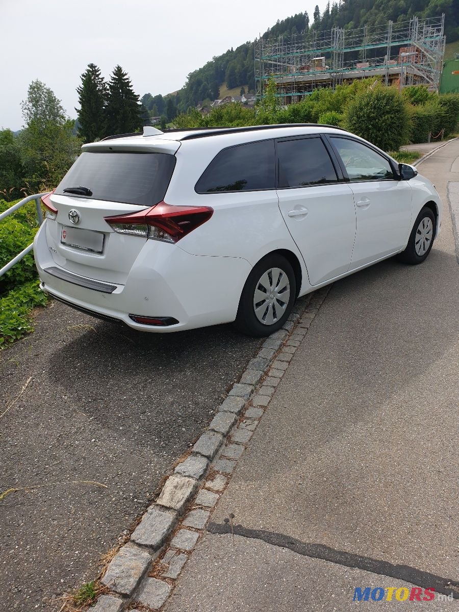 2017' Toyota Auris photo #4