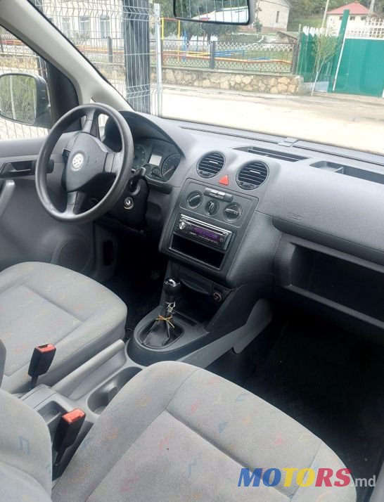 2009' Volkswagen Caddy photo #4