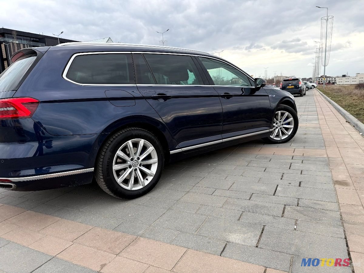 2015' Volkswagen Passat photo #4