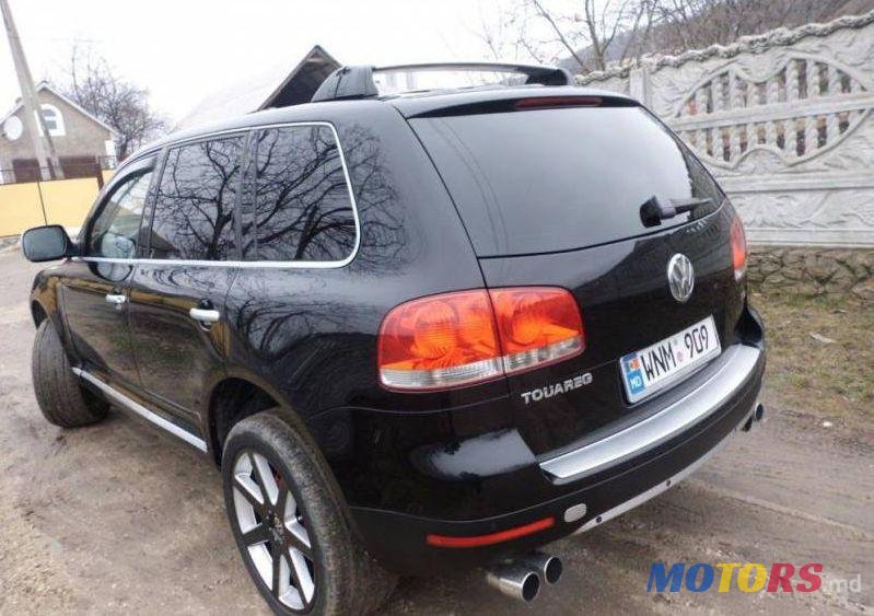 2005' Volkswagen Touareg photo #2