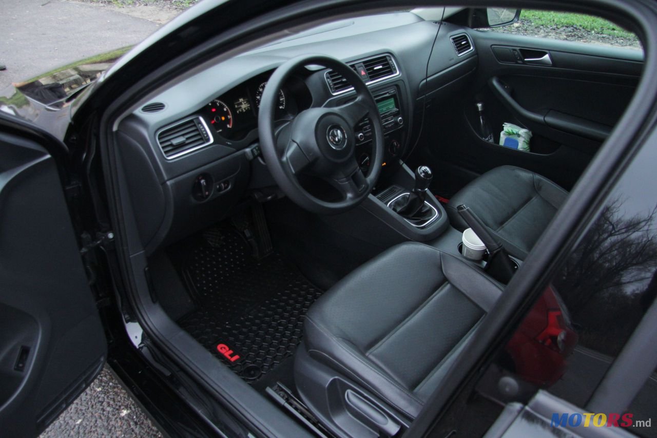 2014' Volkswagen Jetta photo #2