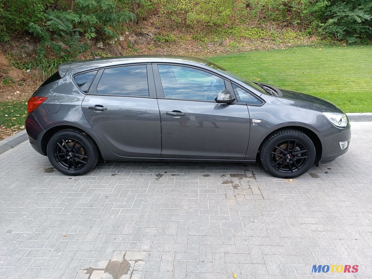 2012' Opel Astra photo #1