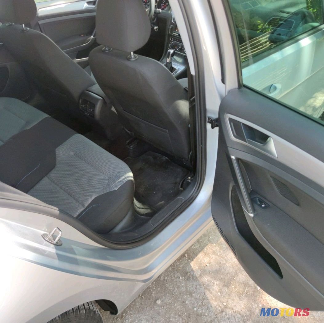 2016' Volkswagen Golf photo #5