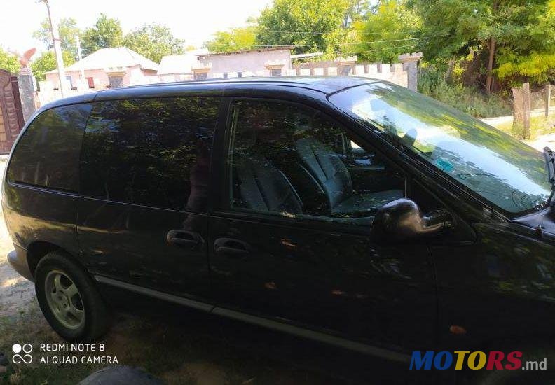 1999' Chrysler Voyager photo #2