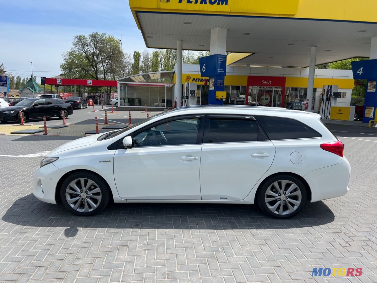 2013' Toyota Auris photo #4