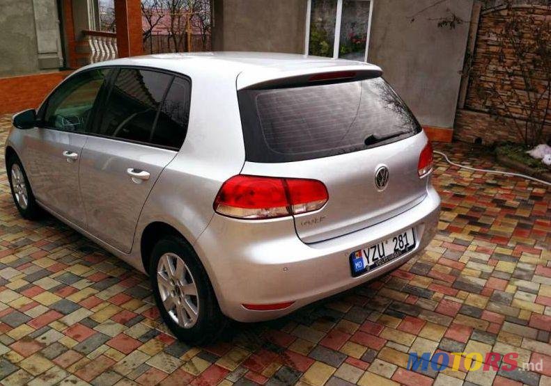 2009' Volkswagen Golf photo #2